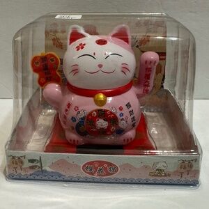 Solar powered fortune Lucky cat with waving arm with kitten ！